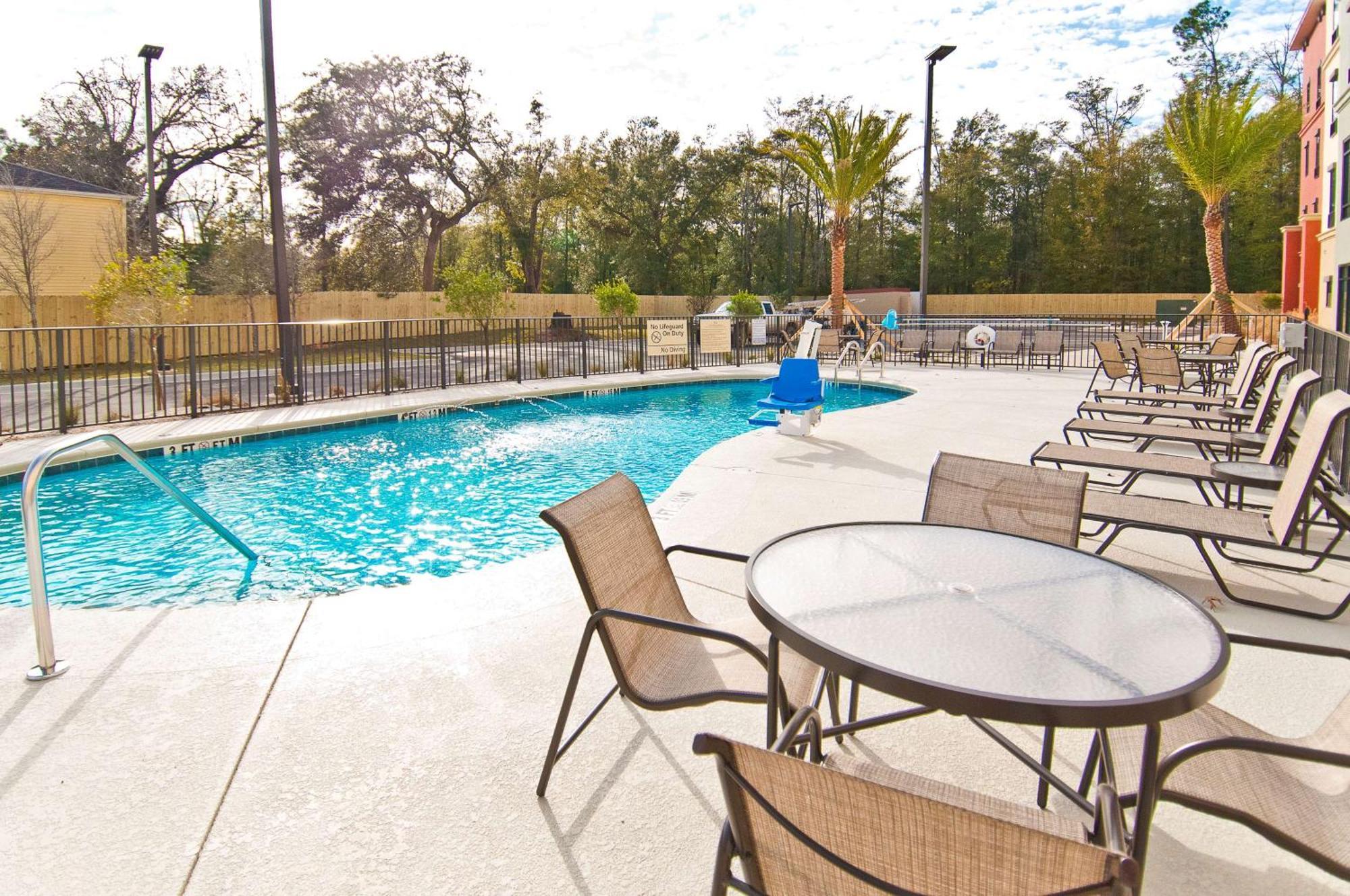 Hampton Inn & Suites Pensacola/I-10 Pine Forest Road Ferry Pass Exterior photo